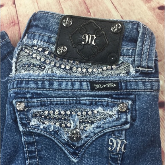 Miss Me JP6092P Denim Capri
Size 28 - Picture 12 of 13